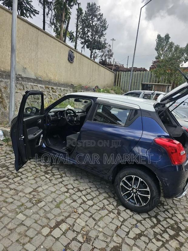 Suzuki Swift 2022 Blue