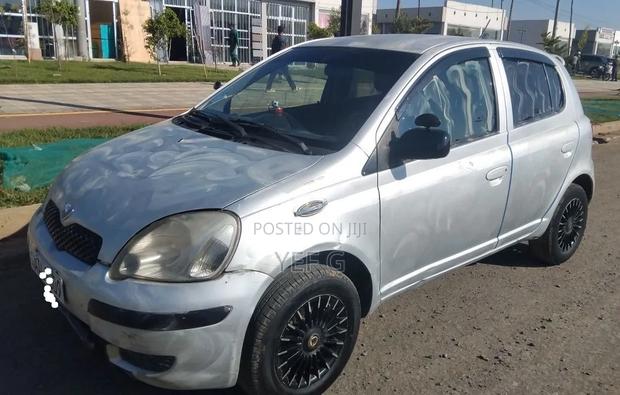 Toyota Vitz 2004 Silver