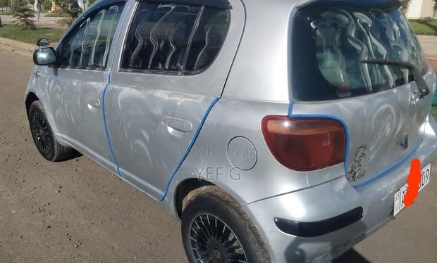 Toyota Vitz 2004 Silver