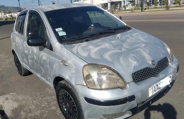 Toyota Vitz 2004 Silver