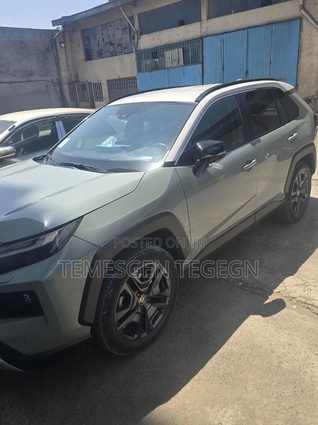 Toyota RAV4 2023 Gray