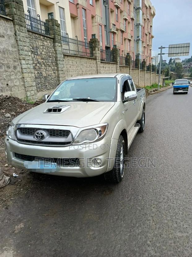 Toyota Hilux 2009 Gold