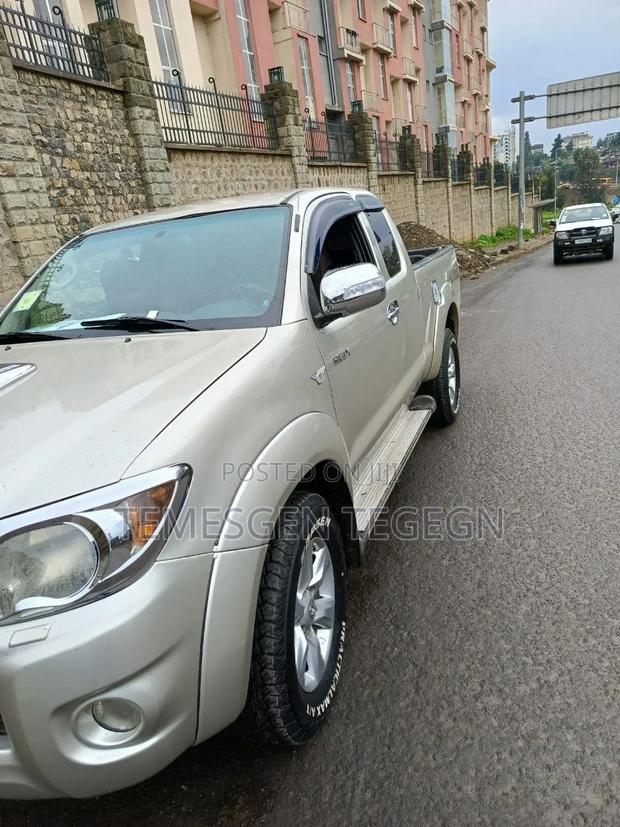 Toyota Hilux 2009 Gold