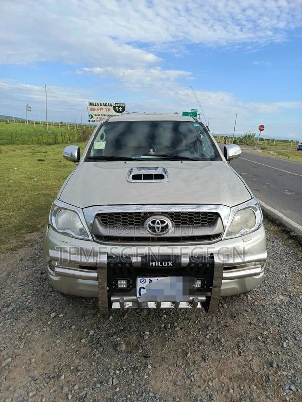 Toyota Hilux 2009 Gold