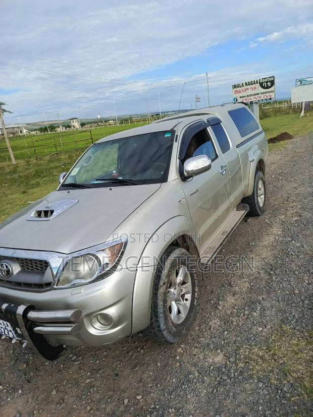 Toyota Hilux 2009 Gold