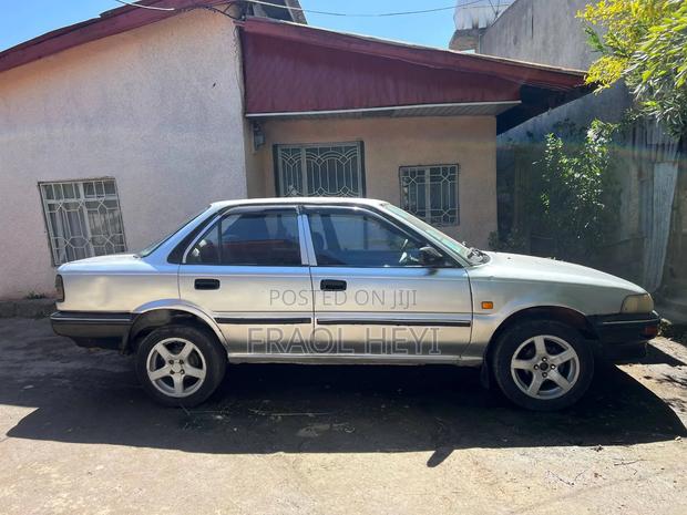 Toyota Corolla 1989 Silver