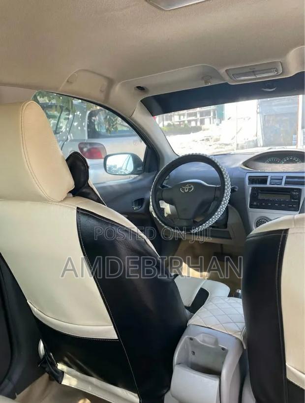 Toyota Yaris 2011
