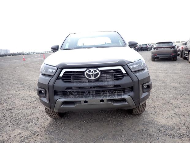 New Toyota Hilux 2026 Black