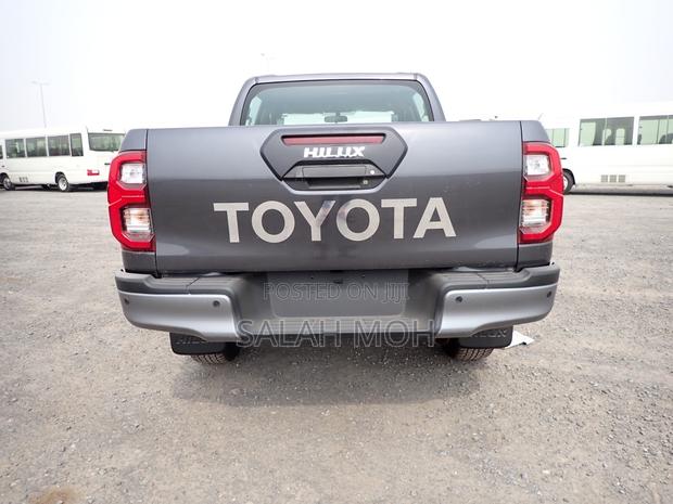New Toyota Hilux 2026 Black