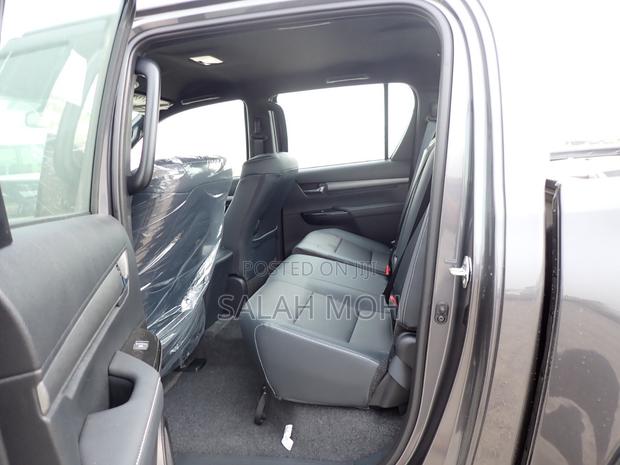 New Toyota Hilux 2026 Black