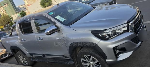 Toyota Hilux 2018 Silver