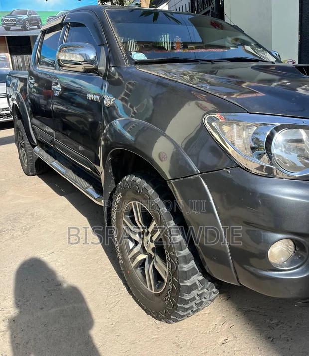 Toyota Hilux 2010 Black