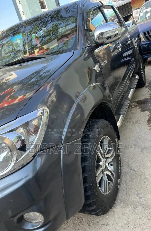 Toyota Hilux 2010 Black