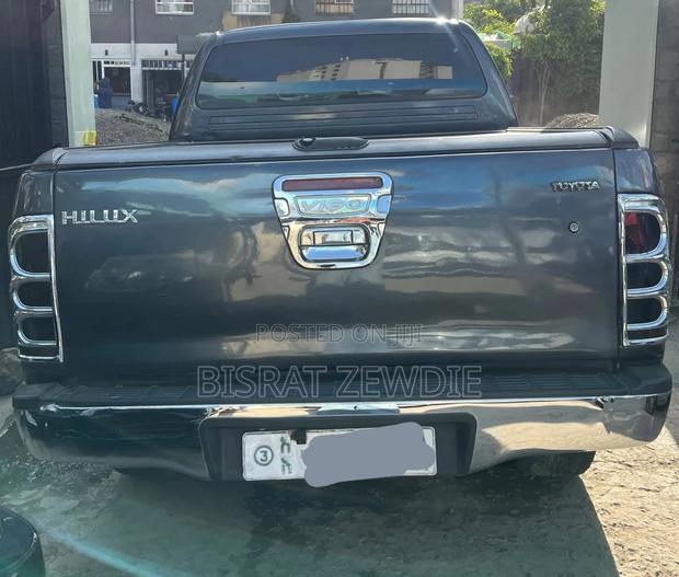 Toyota Hilux 2010 Black
