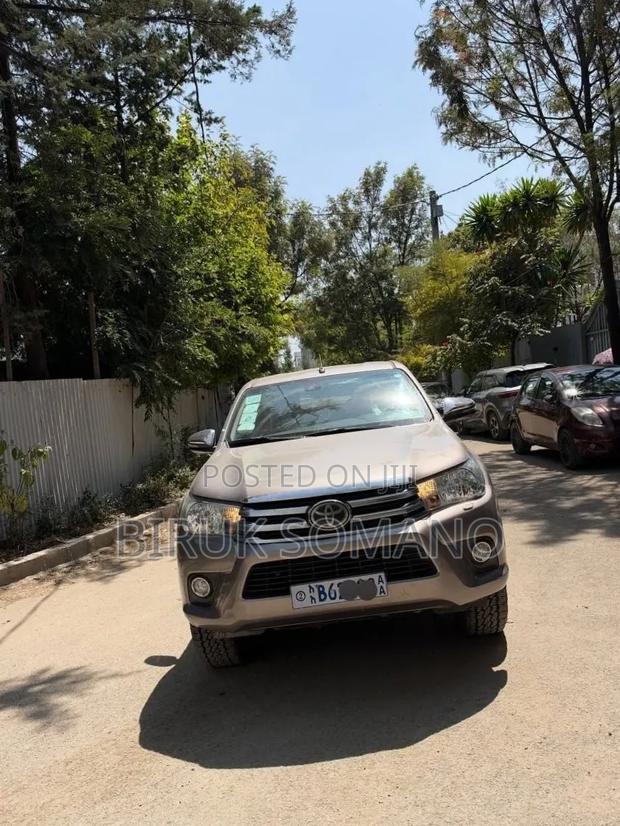 Toyota Hilux 2020 Gray