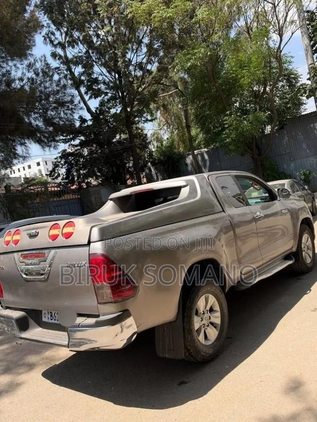 Toyota Hilux 2020 Gray