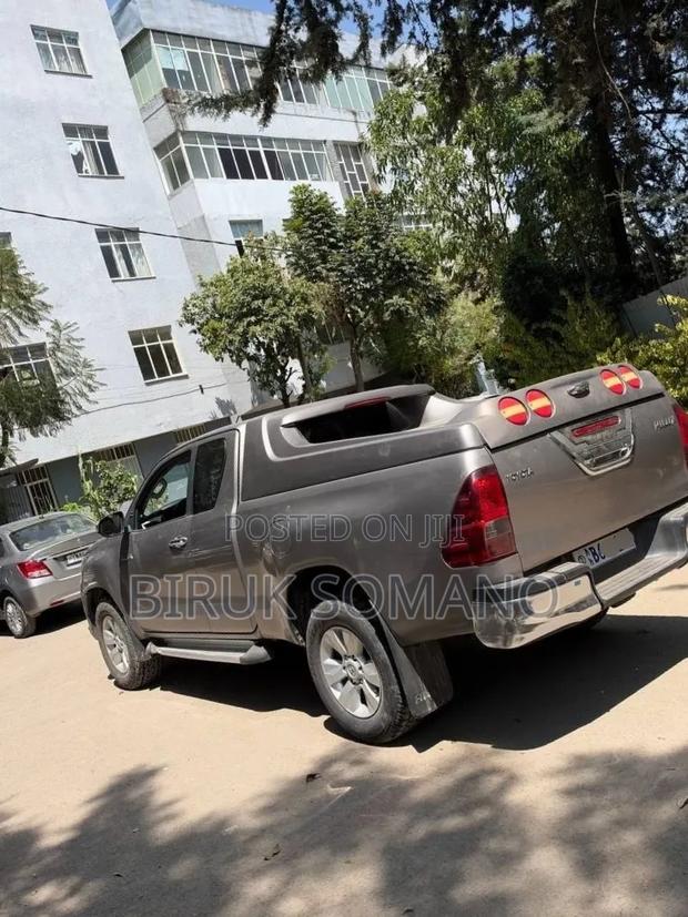 Toyota Hilux 2020 Gray