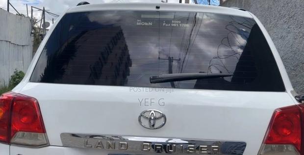 Toyota Land Cruiser Prado 2015 White