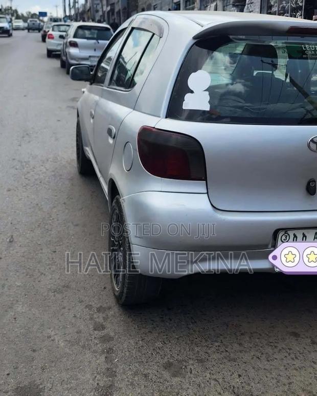 Toyota Vitz 2004 Silver
