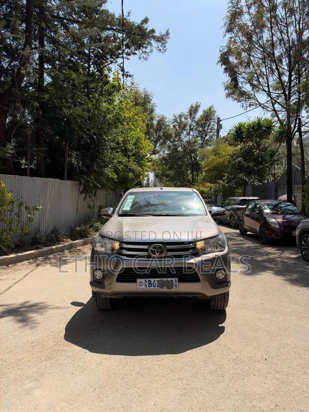 Toyota Hilux 2020 Gold