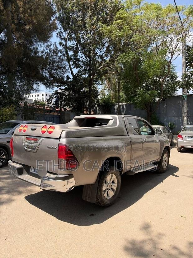 Toyota Hilux 2020 Gold