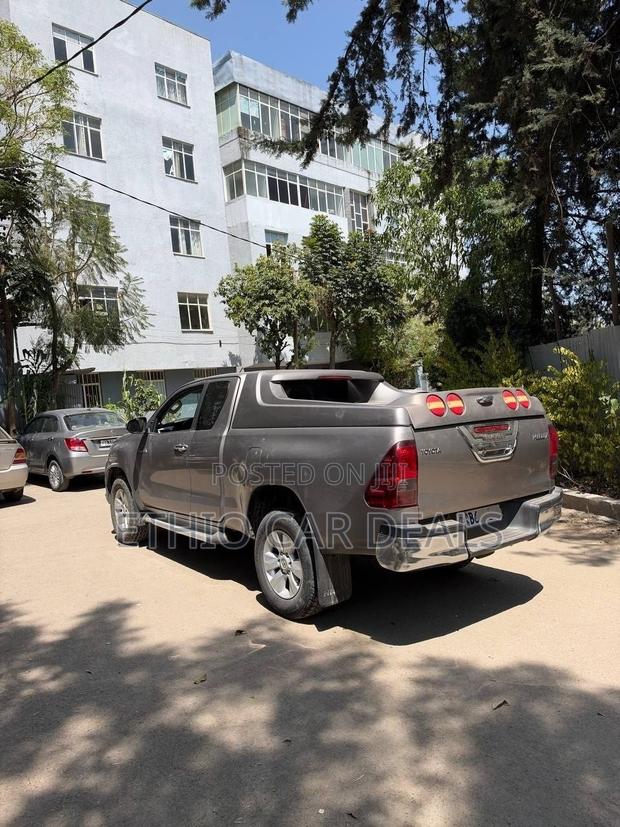 Toyota Hilux 2020 Gold