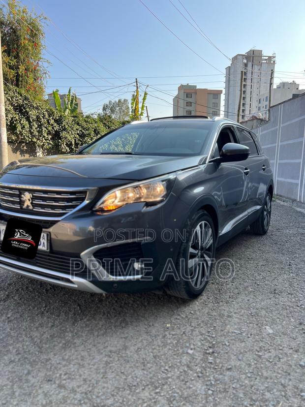 Peugeot 5008 2020 Brown