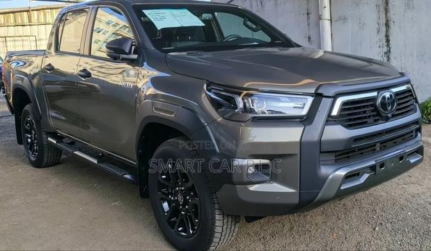 New Toyota Hilux Invincible (Hybrid) 2026 Brown