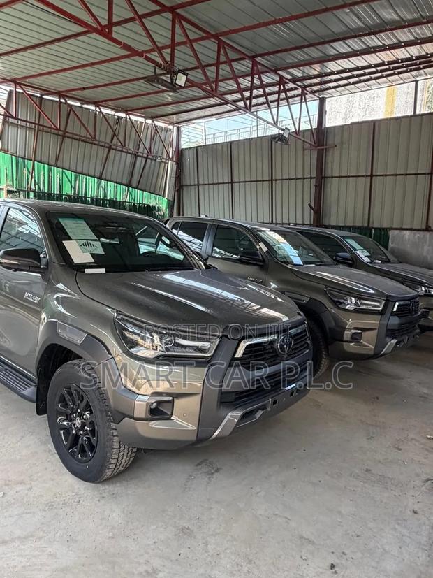 New Toyota Hilux Invincible (Hybrid) 2026 Brown
