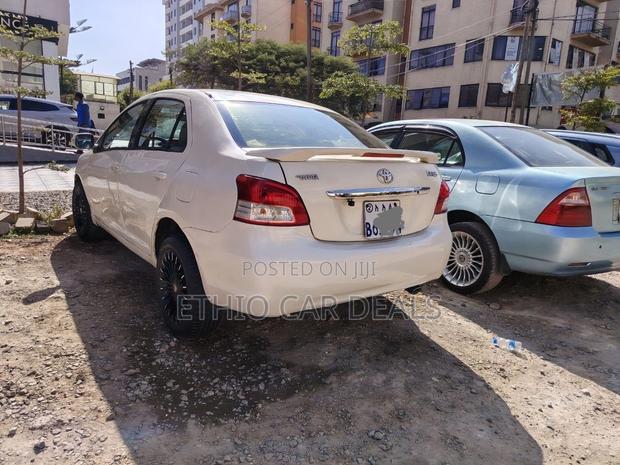 Toyota Yaris 2010 White