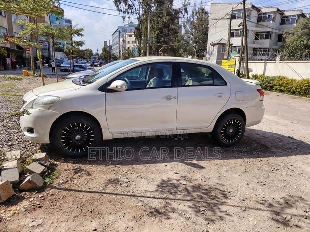Toyota Yaris 2010 White