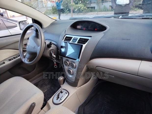 Toyota Yaris 2010 White
