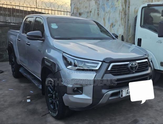 Toyota Hilux 2021 Gray