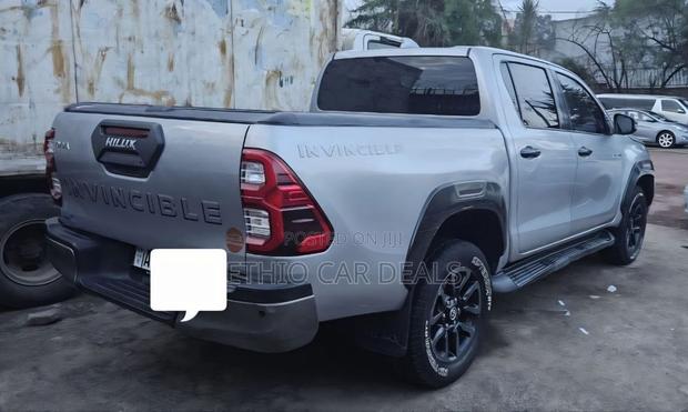 Toyota Hilux 2021 Gray