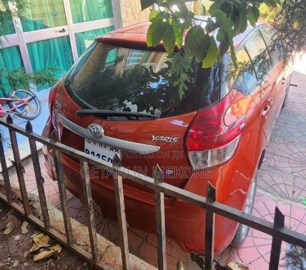 Toyota Yaris 2017 Orange