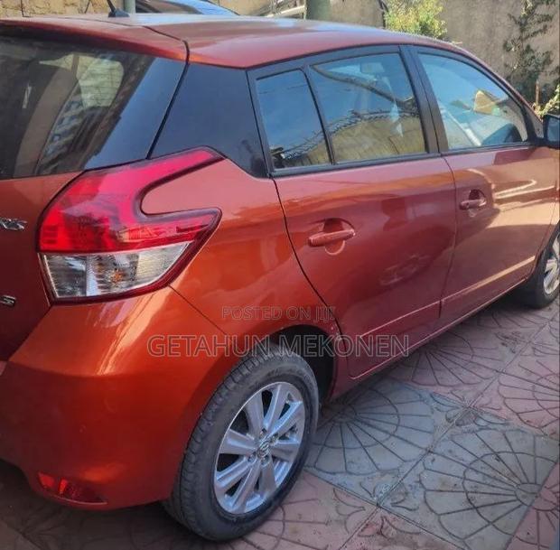 Toyota Yaris 2017 Orange