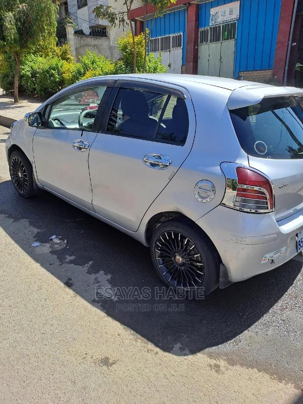 Toyota Yaris 2010 Silver
