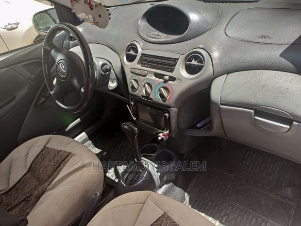Toyota Vitz 2002