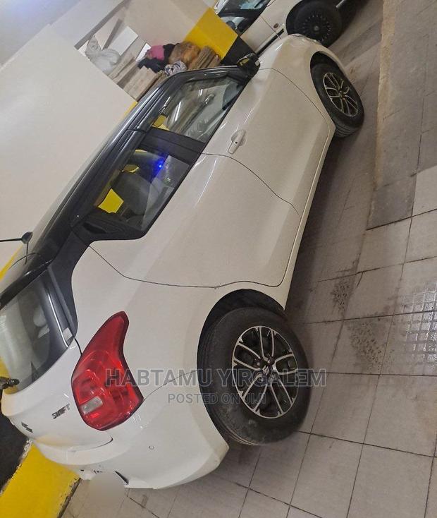Suzuki Swift 2022 White