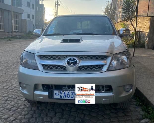 Toyota Hilux 2.5 D-4D Extra Cab 2008 Gold
