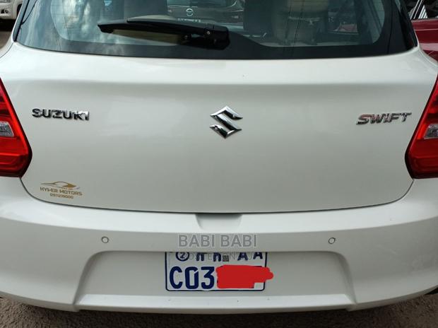 Suzuki Swift 2022 White