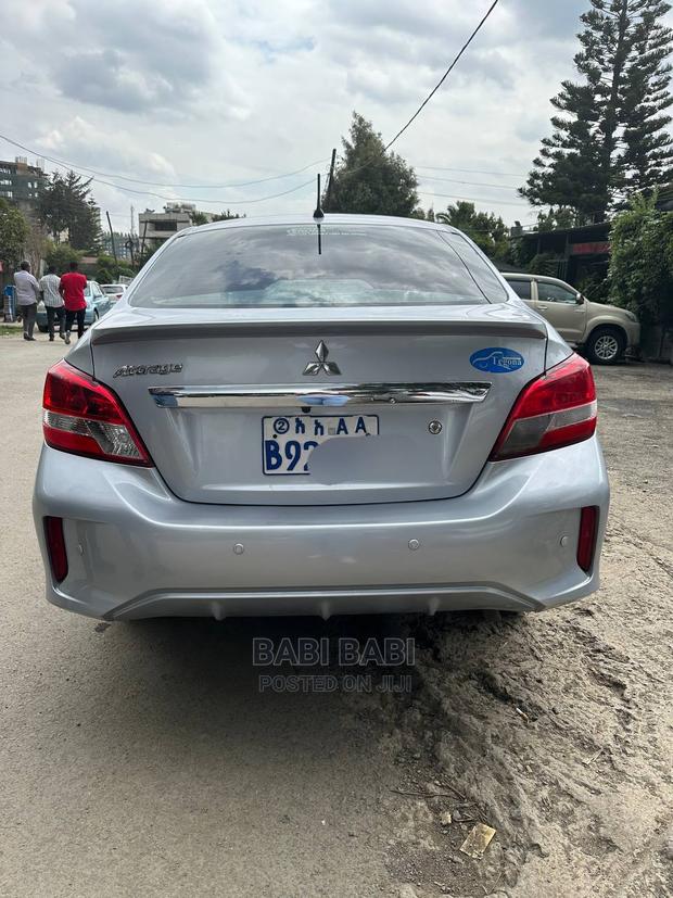 Mitsubishi Attrage 2021 Silver