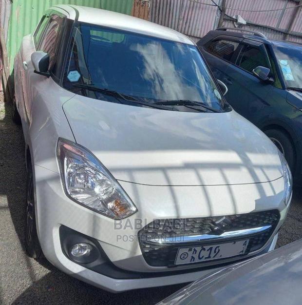 Suzuki Swift 2023 Silver