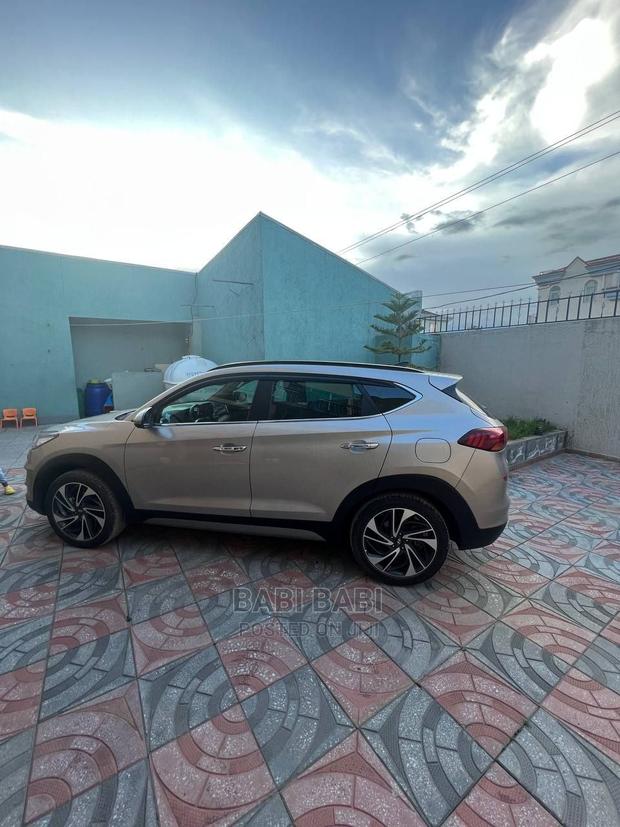 Hyundai Tucson Sport AWD 2020 Gold
