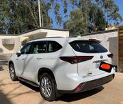 New Toyota Highlander 2022 White for sale