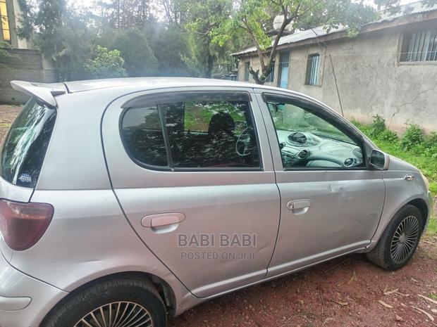 Toyota Vitz 2001 Silver
