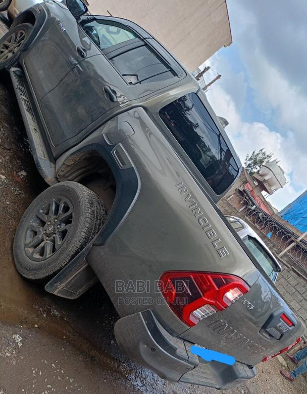 New Toyota Hilux 2022 Gray
