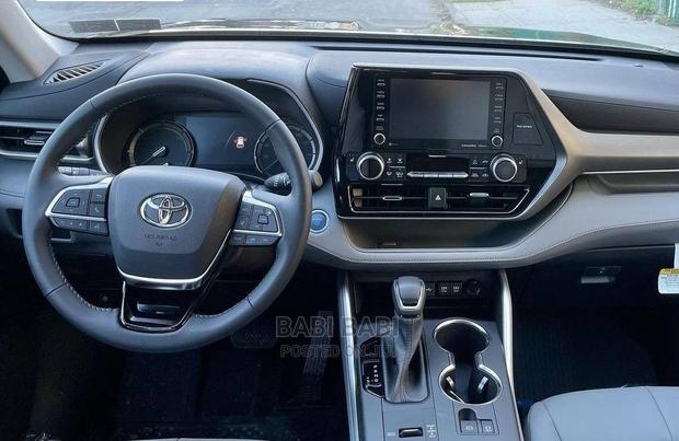 New Toyota Highlander 2023 Silver