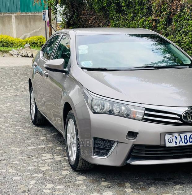 Toyota Corolla 2016 Gold