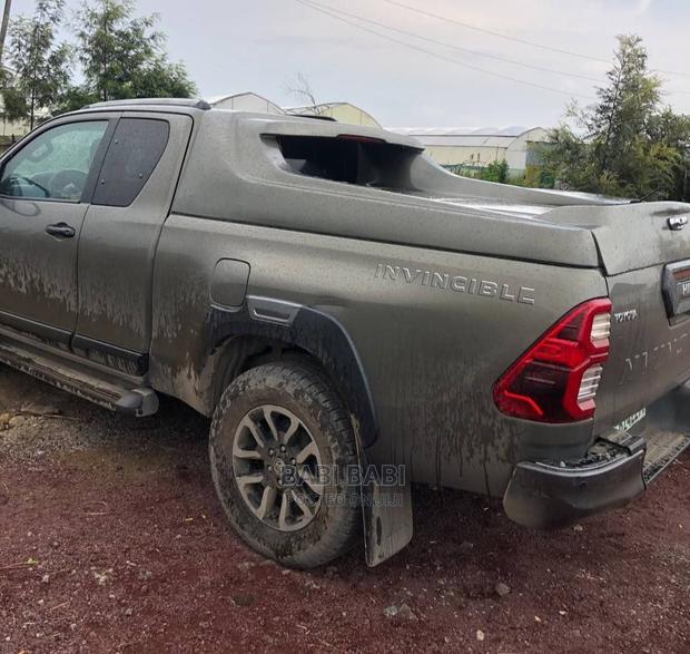 Toyota Hilux 2021 Gray